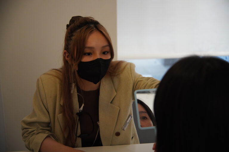 與諮詢師諮詢中